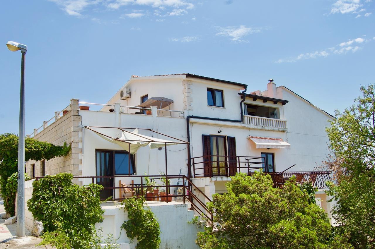 חוואר Apartments Petricevic מראה חיצוני תמונה