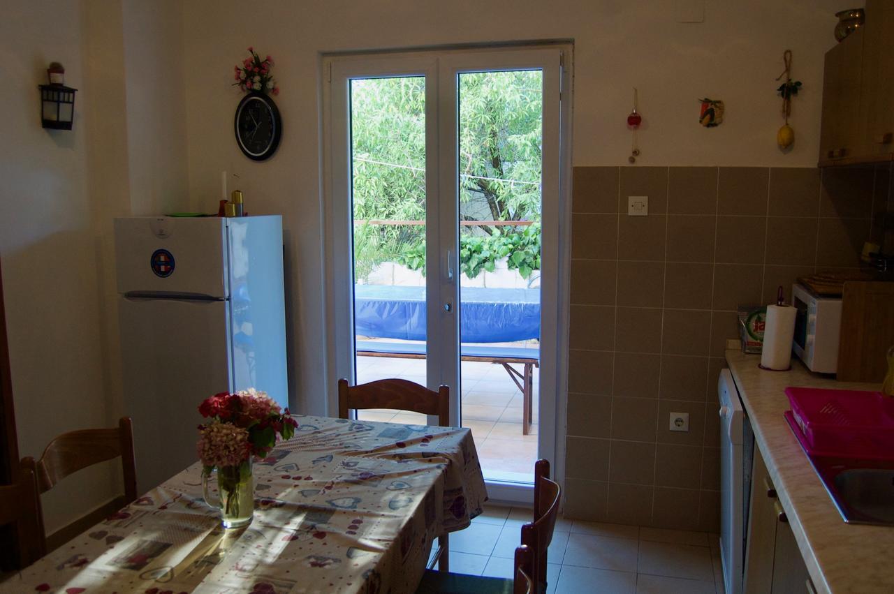 חוואר Apartments Petricevic מראה חיצוני תמונה