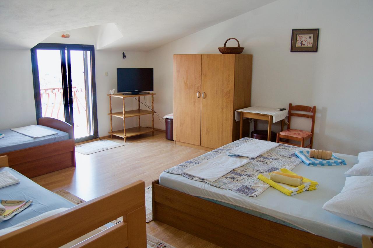 חוואר Apartments Petricevic מראה חיצוני תמונה