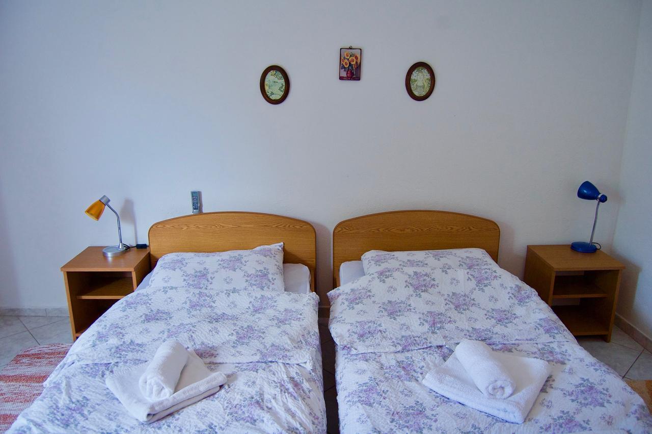 חוואר Apartments Petricevic מראה חיצוני תמונה